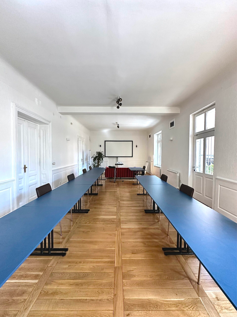 Sale za sastanke u Sarajevu koje je moguće koristiti u različite svrhe, kao što su eventi, team building, profesionalni radi sastanci, radionice za djecu i slično.